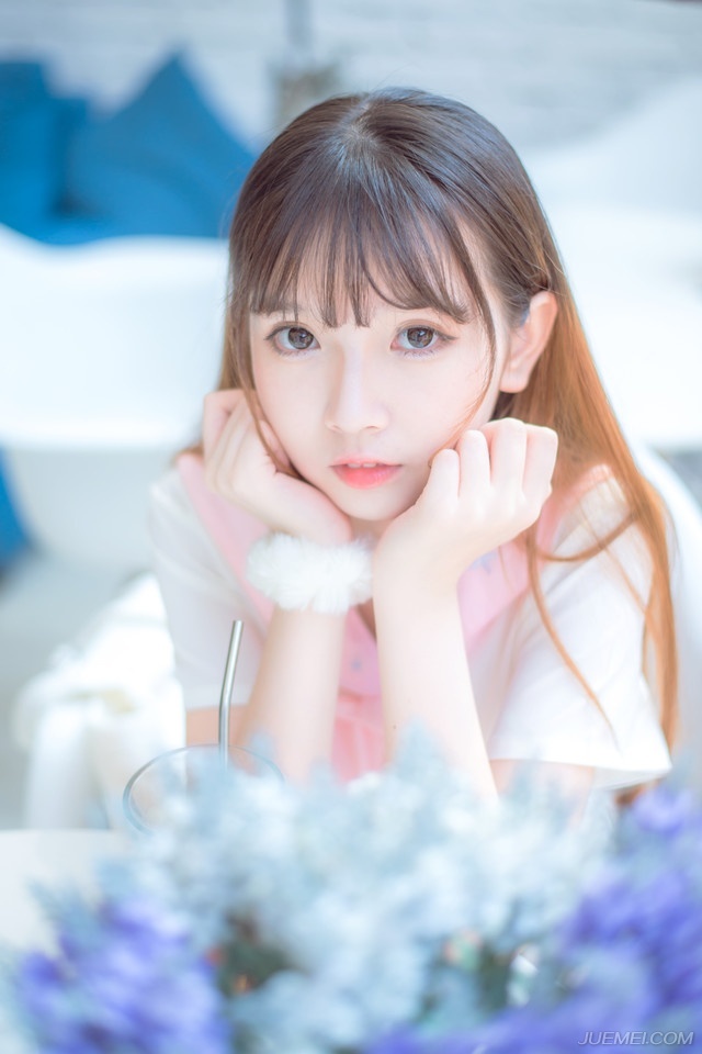人在千里，家在心里；家在千里，人在心里。